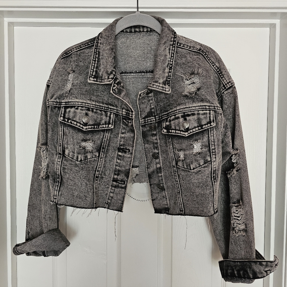 Cropped Distressed Women's Denim Jacket - Gray
